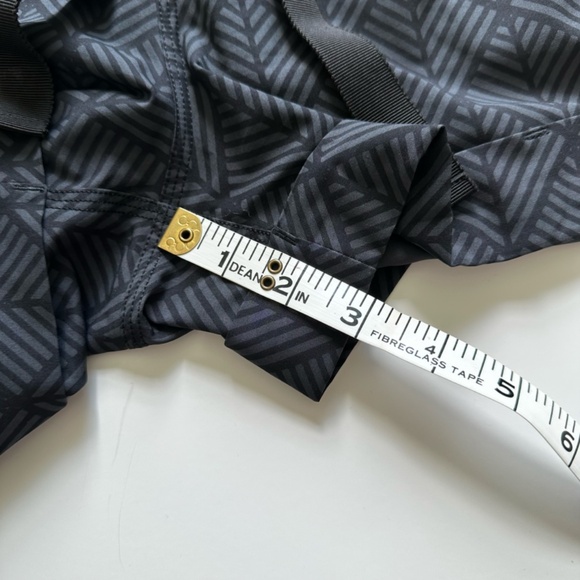 Lululemon Spring Break Away Shorts - 4 - Picture 7 of 9